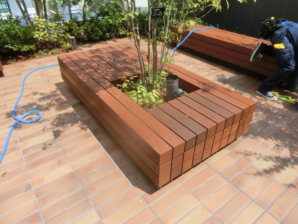 東京都 住商内神田ビル屋上庭園 カウンター・ベンチ工事(グリーンハート)